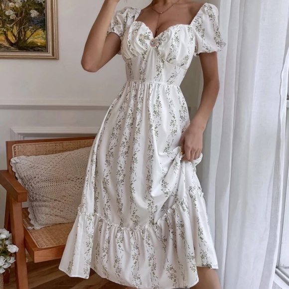 Dresses & Skirts - Boho sweetheart floral print ruffle midi dress